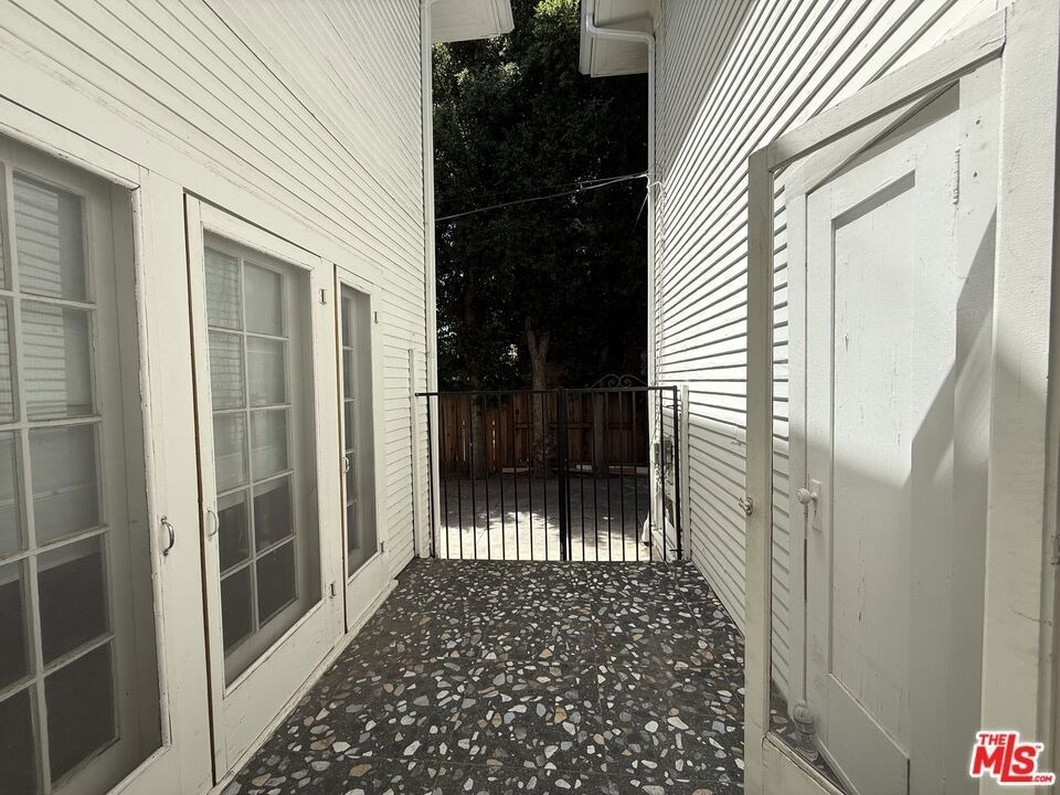 830 S Norton Avenue - Photo 11