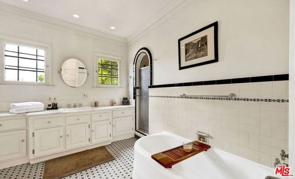 634 N Highland Avenue - Photo 18