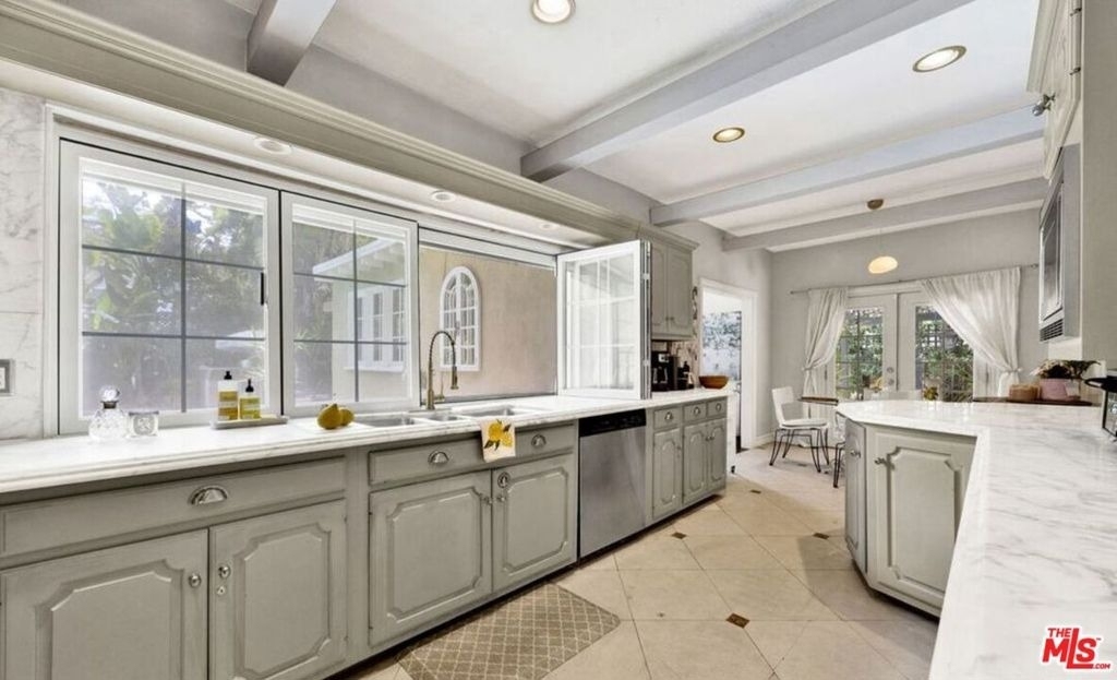 634 N Highland Avenue - Photo 8