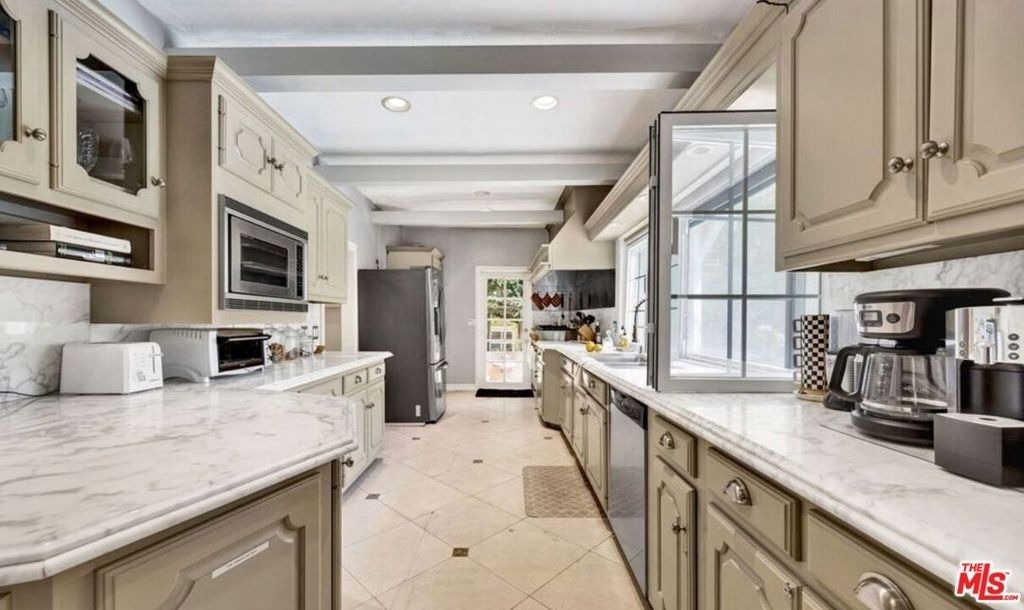 634 N Highland Avenue - Photo 7