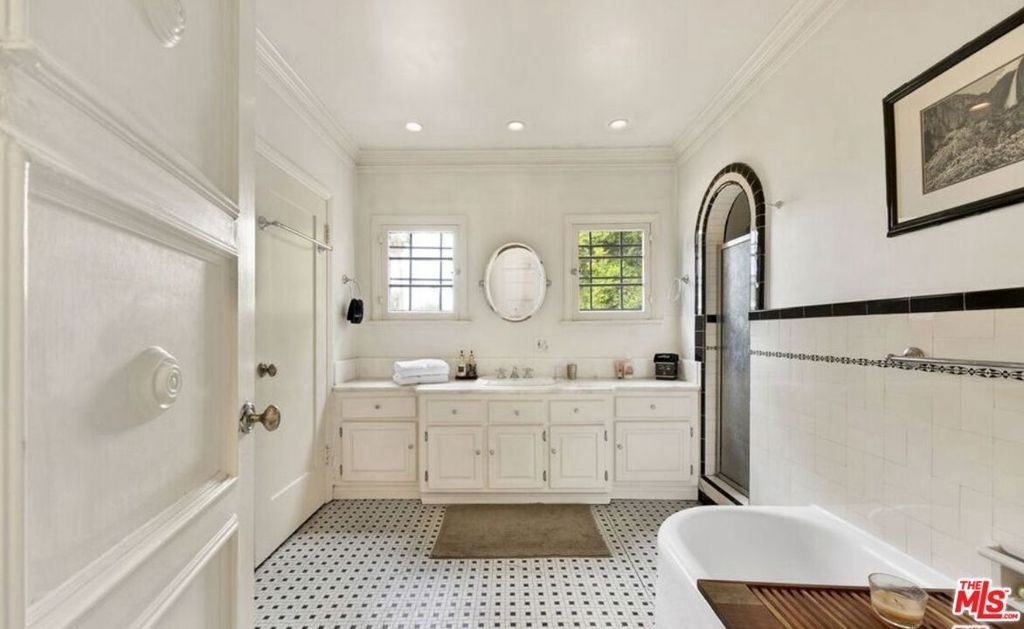 634 N Highland Avenue - Photo 17