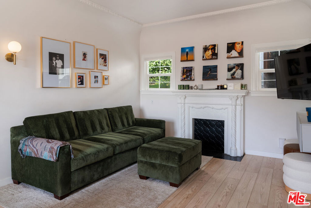 2209 N Gower Street - Photo 7