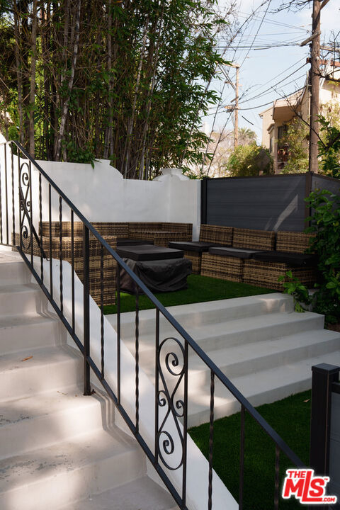 2209 N Gower Street - Photo 30