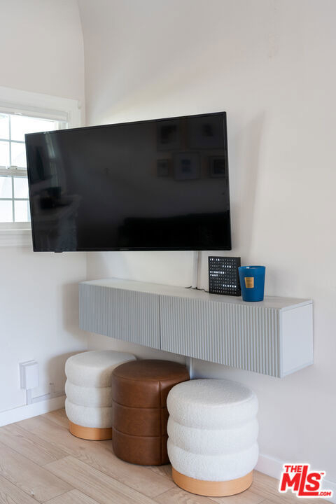 2209 N Gower Street - Photo 8