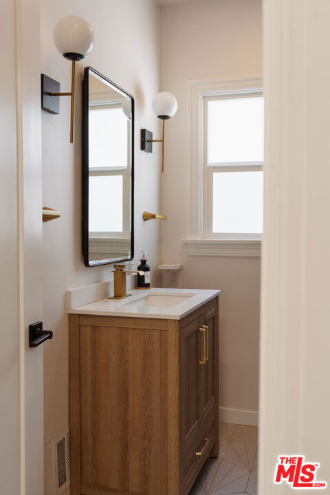 2209 N Gower Street - Photo 21