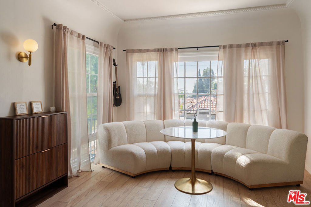 2209 N Gower Street - Photo 9