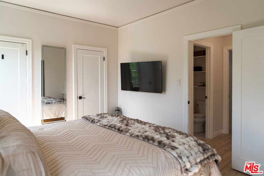 2209 N Gower Street - Photo 19