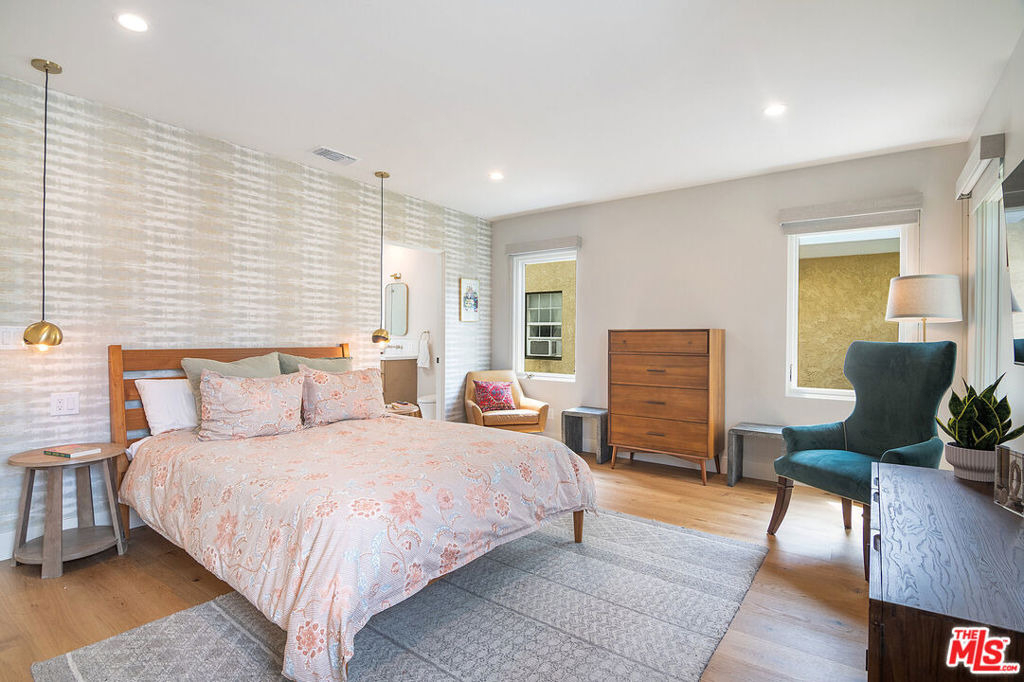 8021 Blackburn Avenue - Photo 22