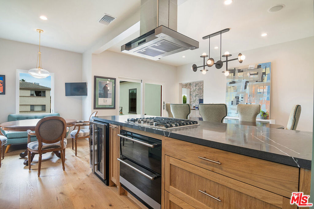 8021 Blackburn Avenue - Photo 19