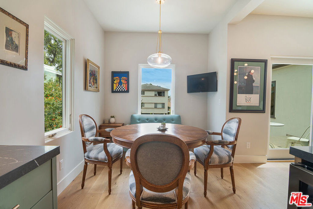 8021 Blackburn Avenue - Photo 16