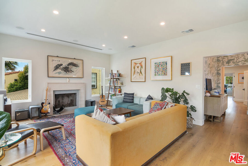 8021 Blackburn Avenue - Photo 9