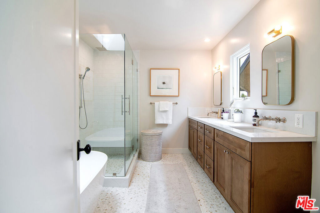 8021 Blackburn Avenue - Photo 24