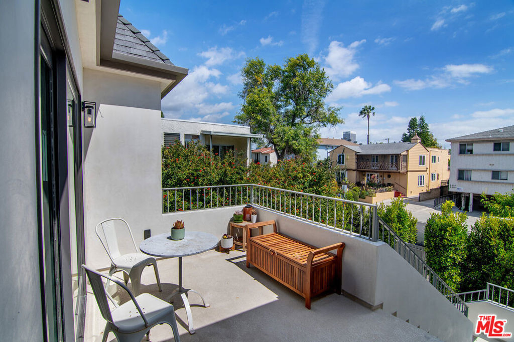 8021 Blackburn Avenue - Photo 4