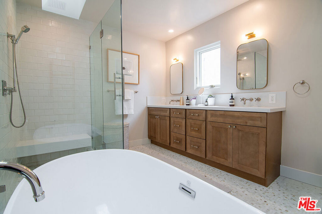 8021 Blackburn Avenue - Photo 25