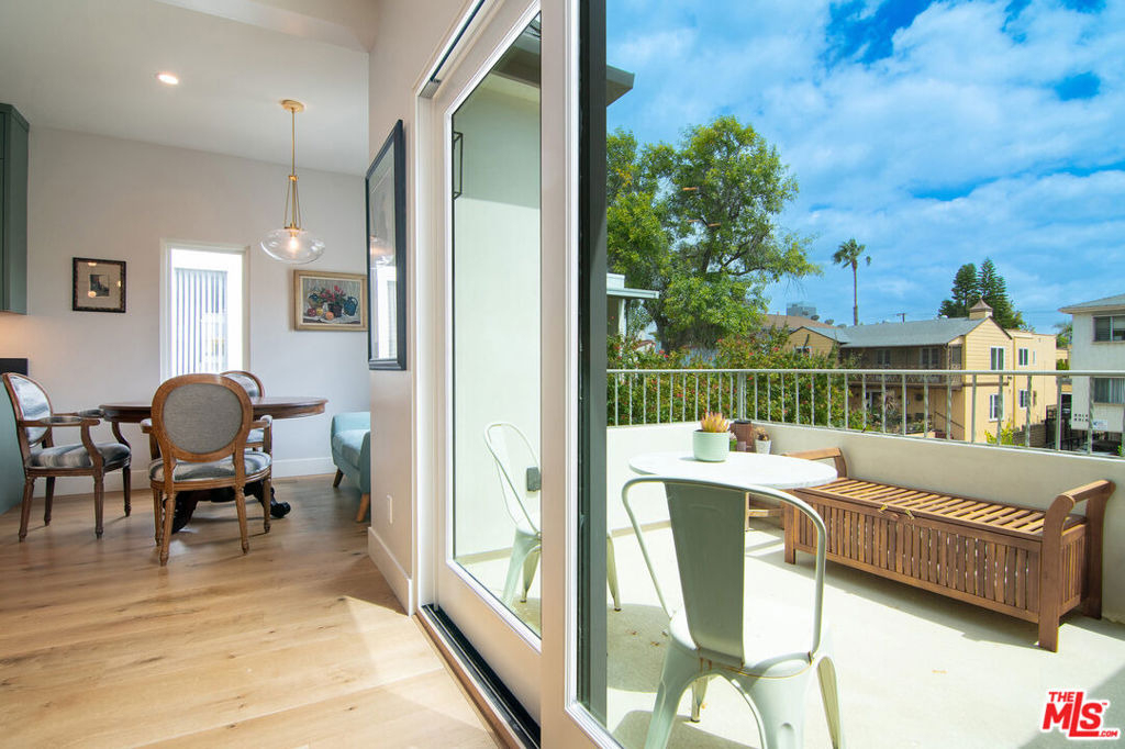 8021 Blackburn Avenue - Photo 14