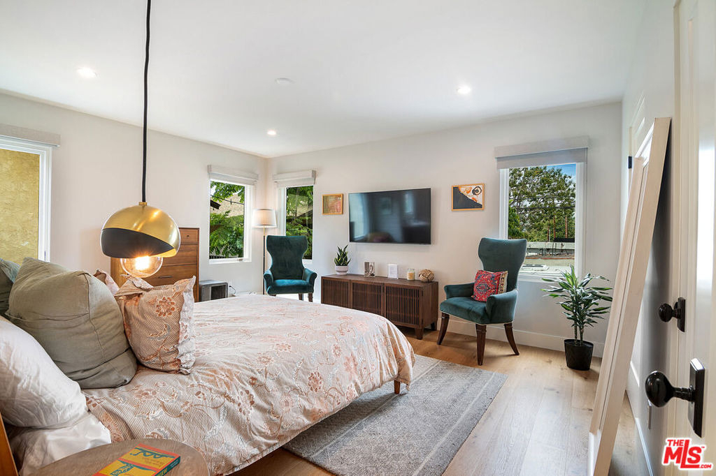8021 Blackburn Avenue - Photo 21