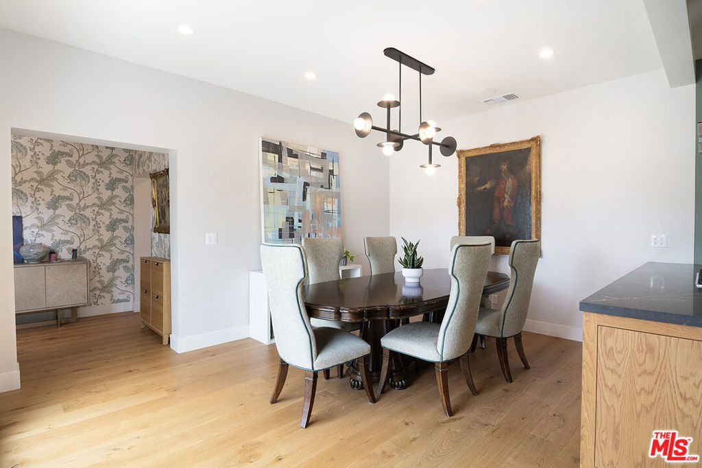 8021 Blackburn Avenue - Photo 11