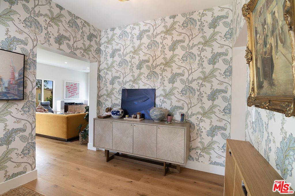 8021 Blackburn Avenue - Photo 6