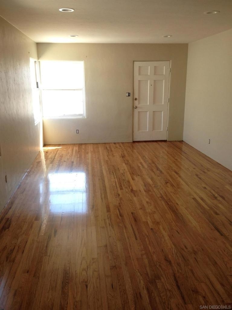 2568 Violet St - Photo 2