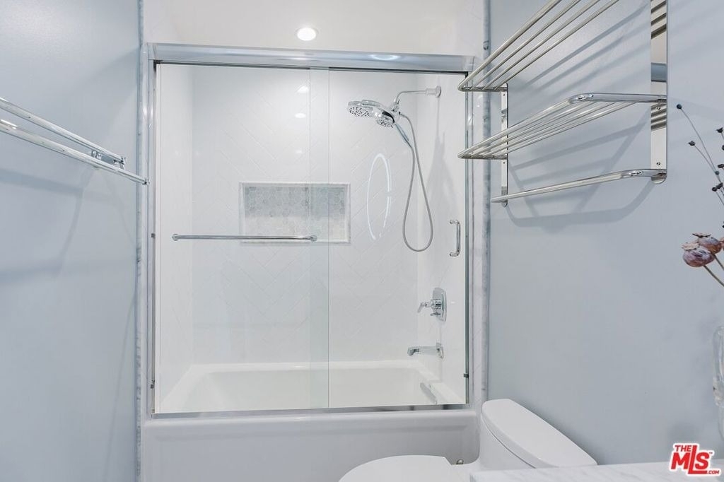 1154 S Barrington Avenue - Photo 3