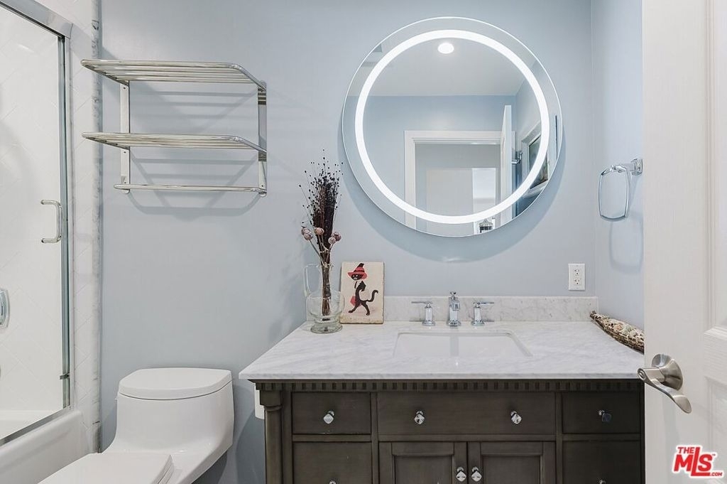 1154 S Barrington Avenue - Photo 2