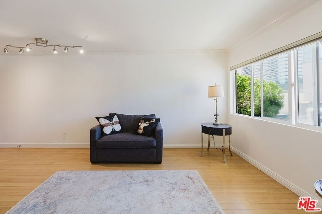 1154 S Barrington Avenue - Photo 19