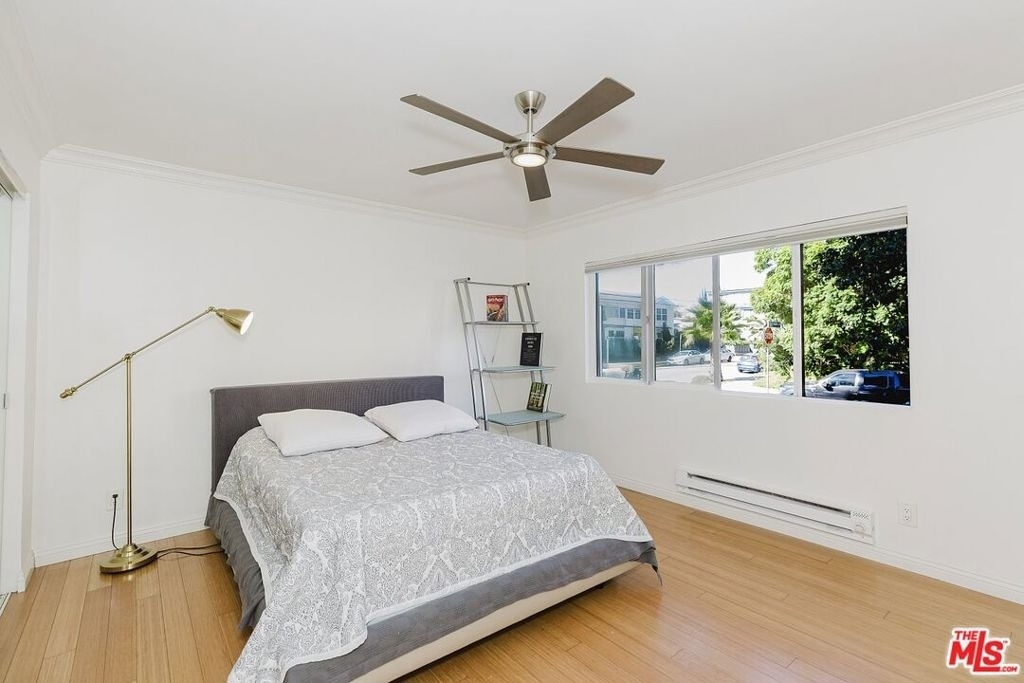 1154 S Barrington Avenue - Photo 4