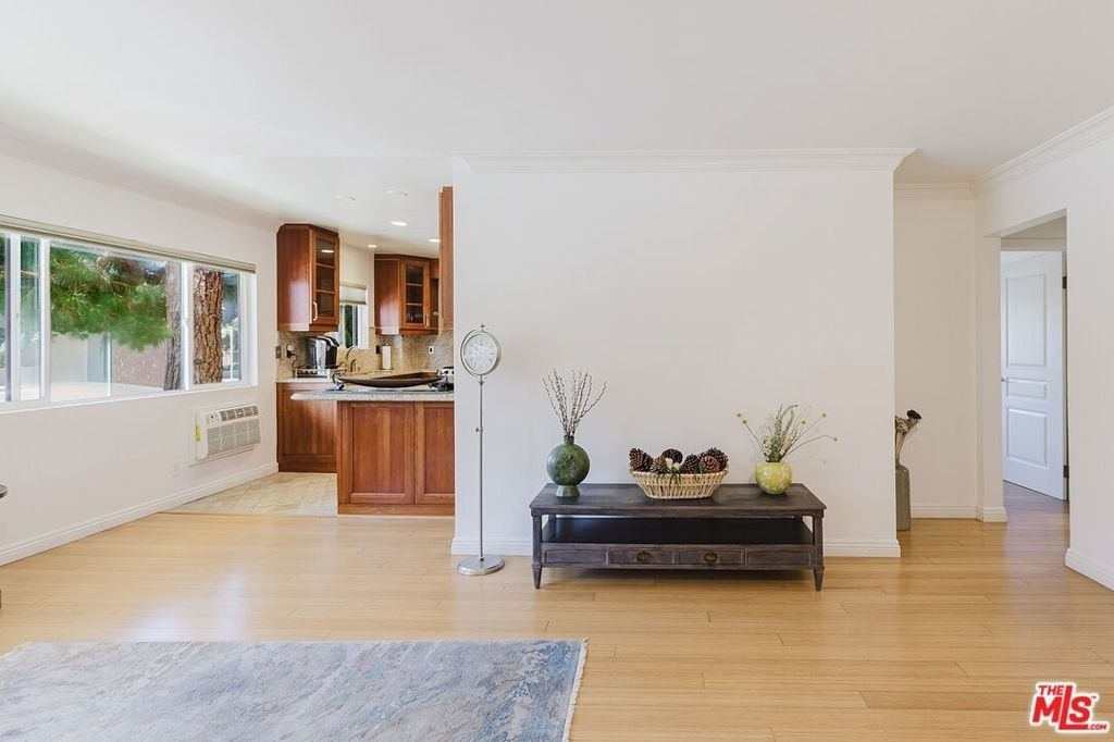 1154 S Barrington Avenue - Photo 15