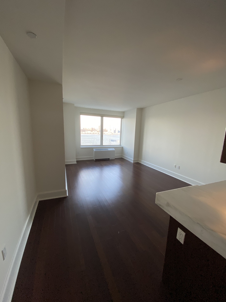 60 Riverside Boulevard - Photo 2