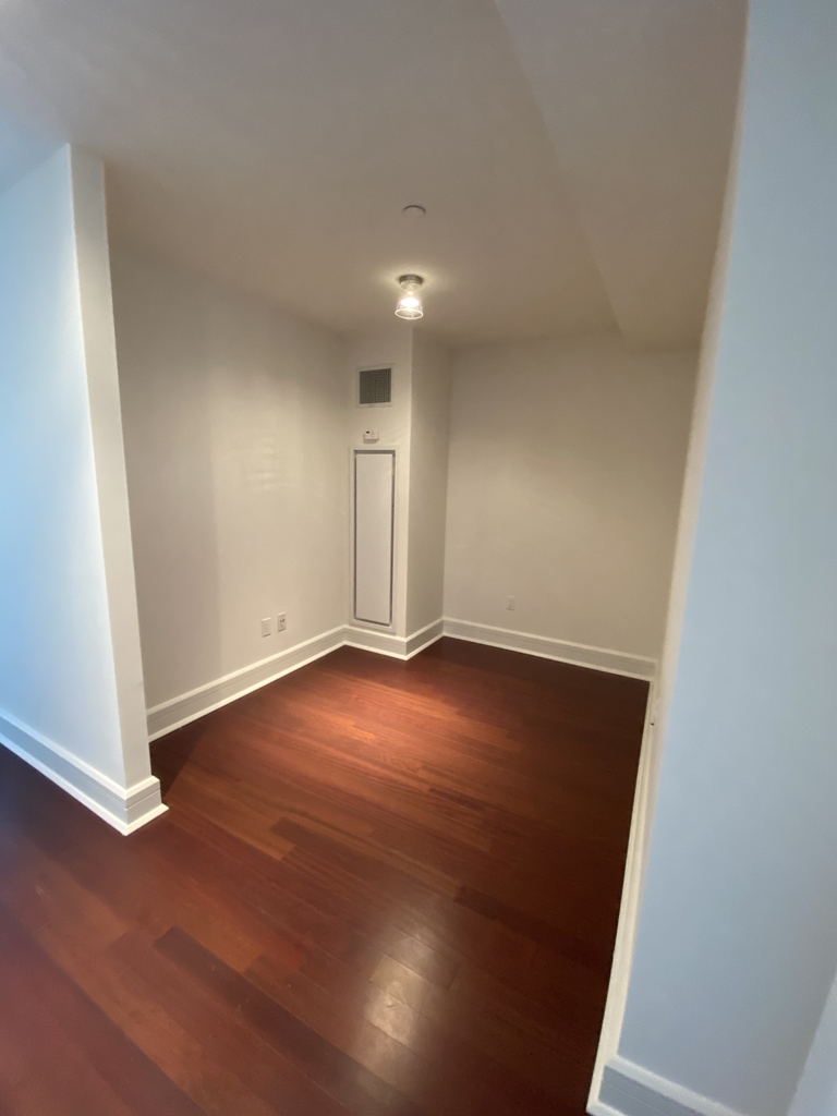 60 Riverside Boulevard - Photo 3