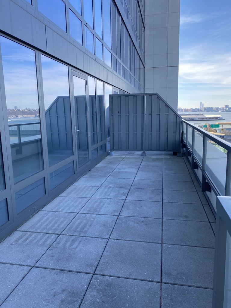 60 Riverside Boulevard - Photo 5