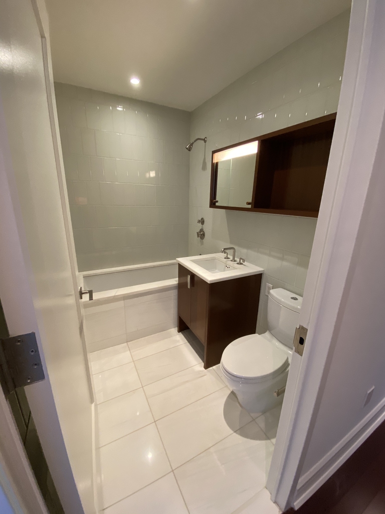 60 Riverside Boulevard - Photo 8