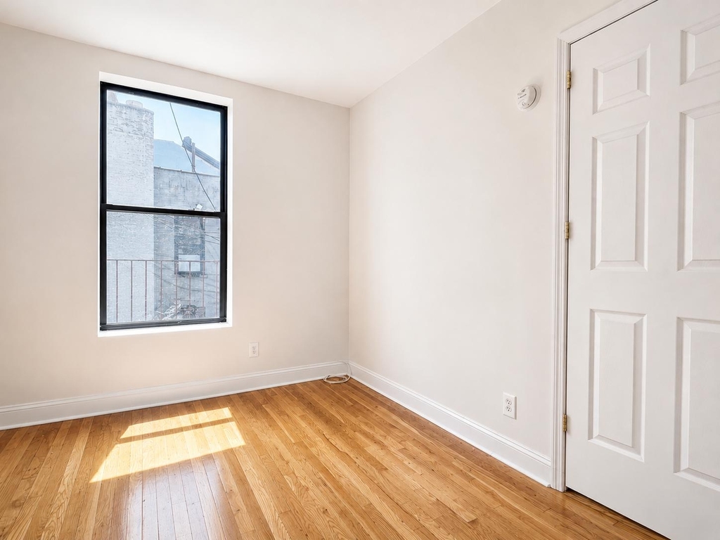 386 Manhattan Avenue - Photo 1