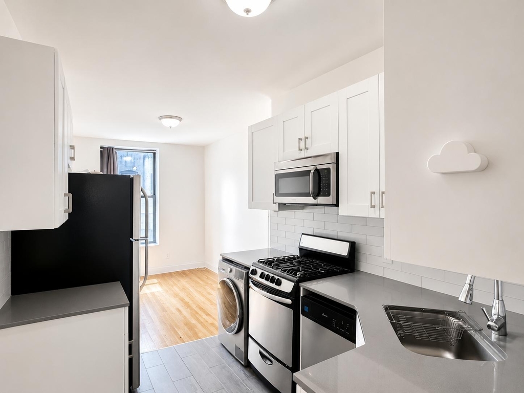 386 Manhattan Avenue - Photo 3