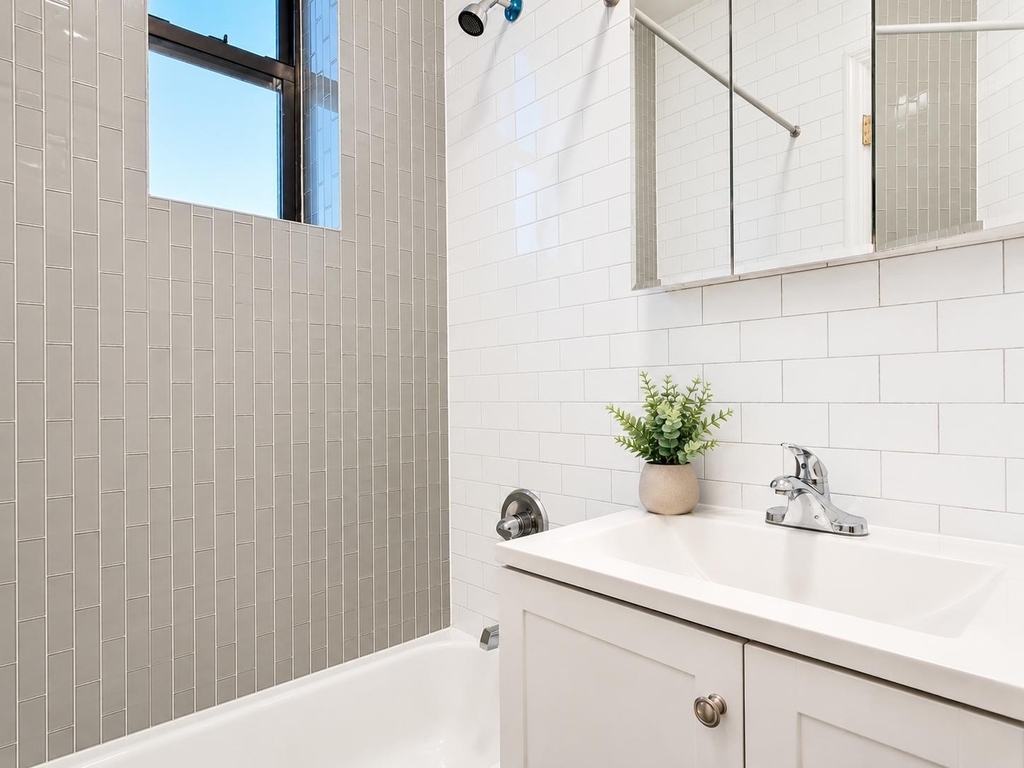 386 Manhattan Avenue - Photo 7