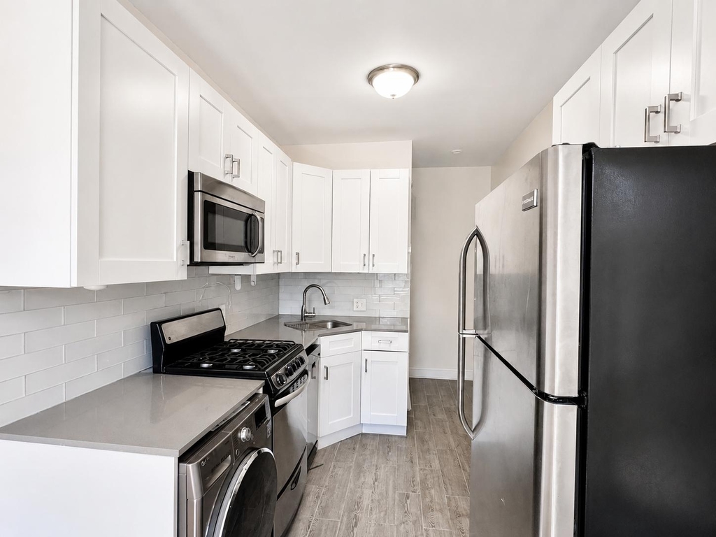 386 Manhattan Avenue - Photo 4