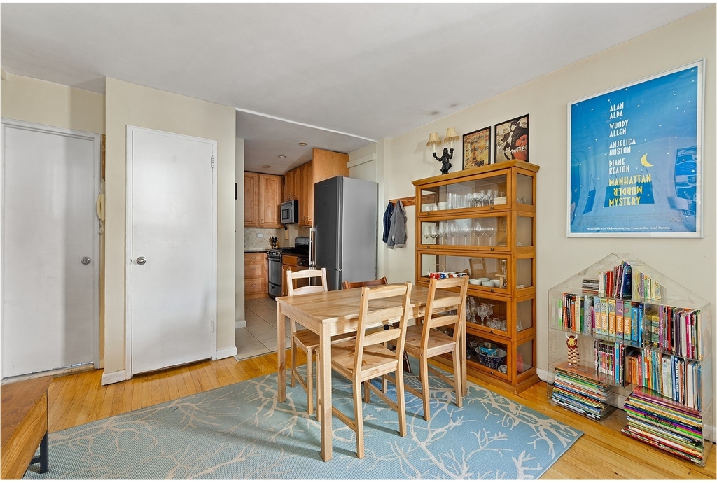 439 E 88th St - Photo 2