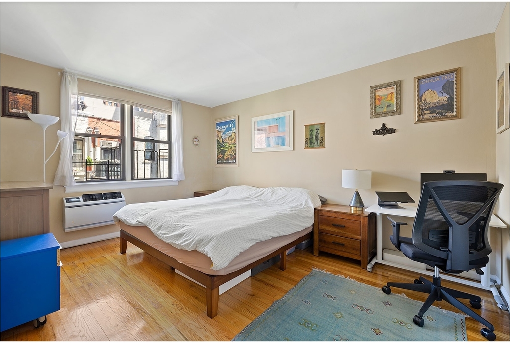 439 E 88th St - Photo 4