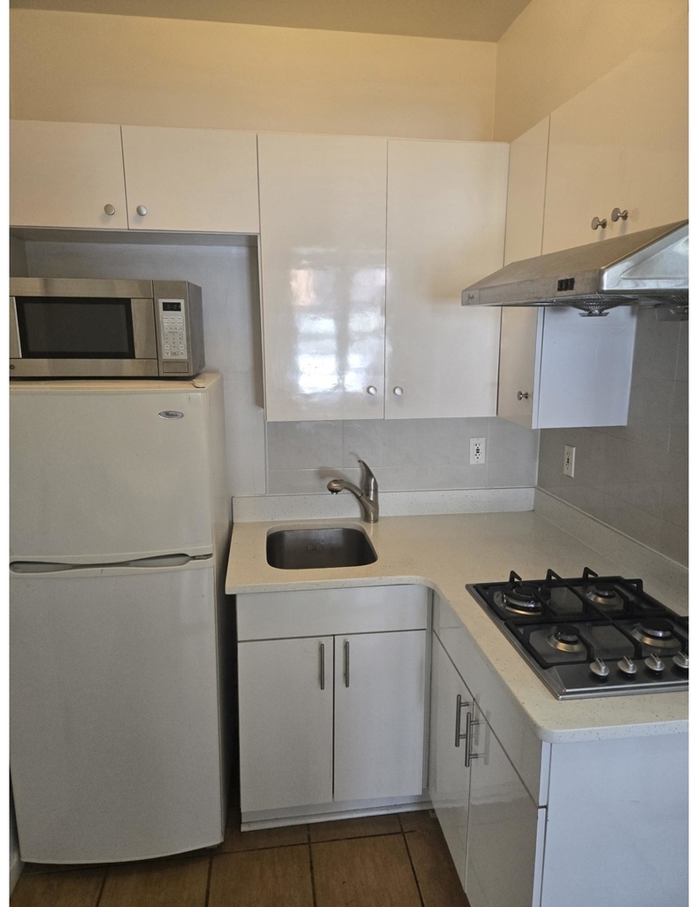 155 E 33rd St - Photo 0