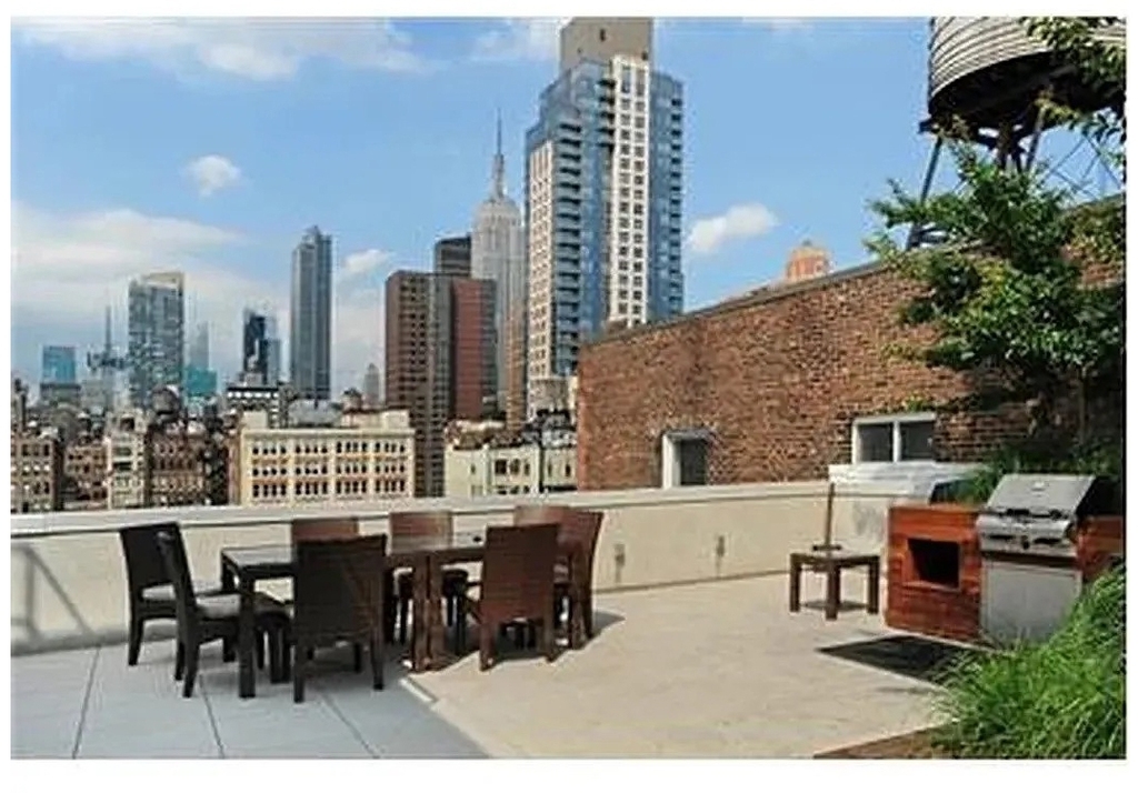 133 W 22nd St - Photo 10
