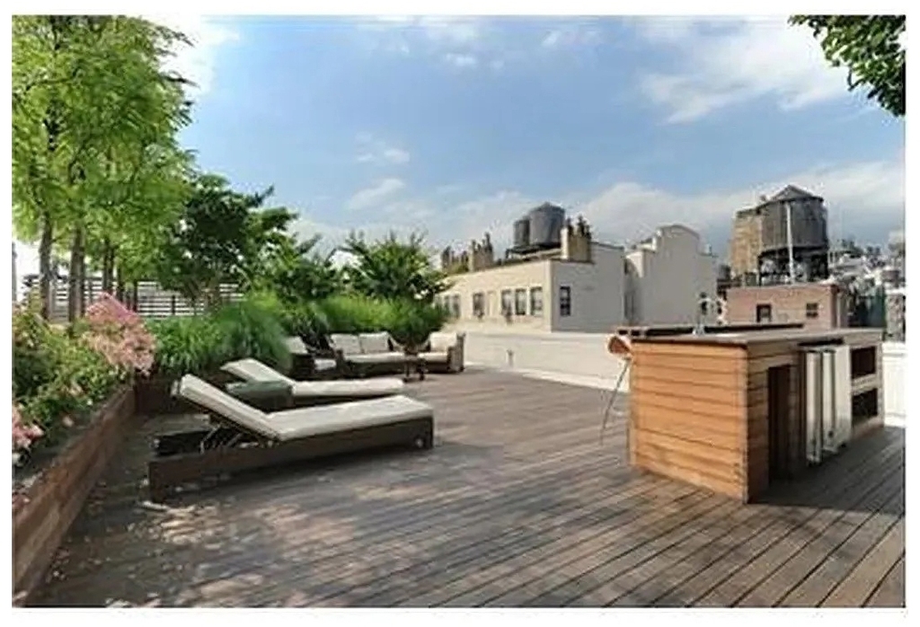 133 W 22nd St - Photo 9