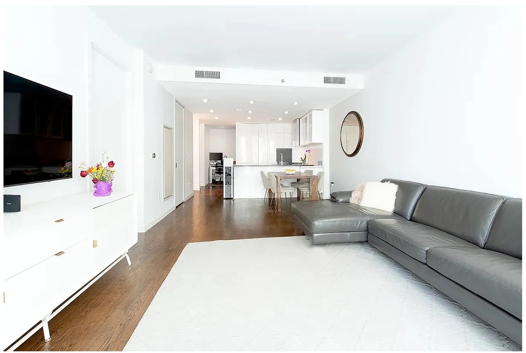 133 W 22nd St - Photo 1