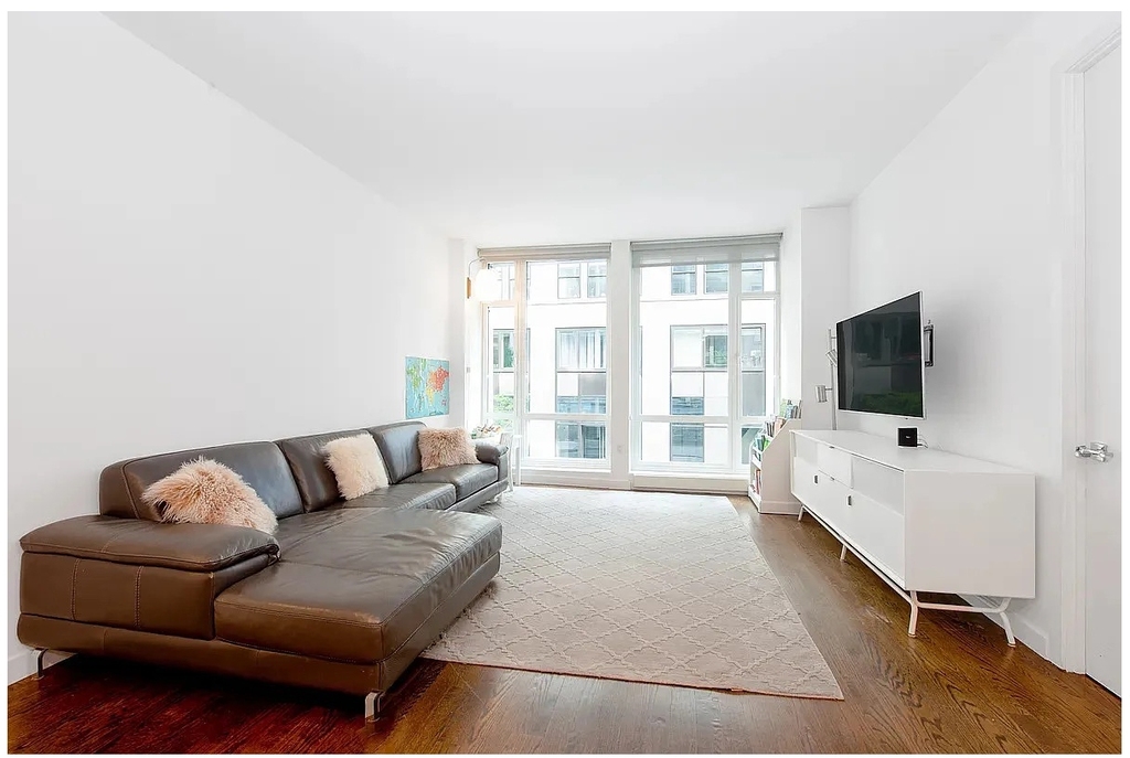 133 W 22nd St - Photo 0