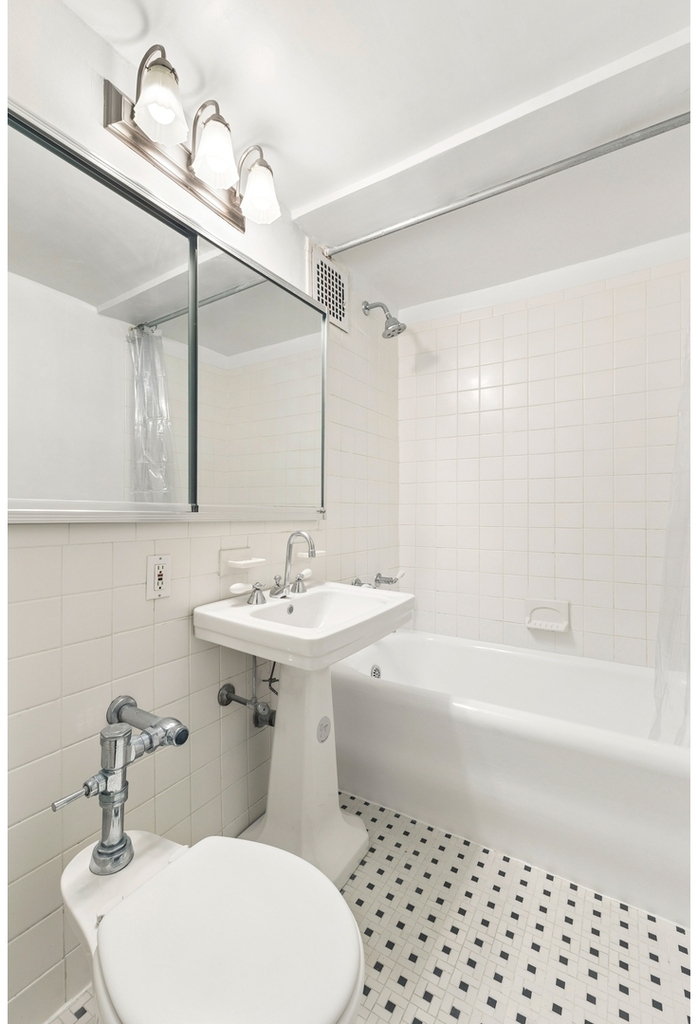 5  Tudor City Pl - Photo 3