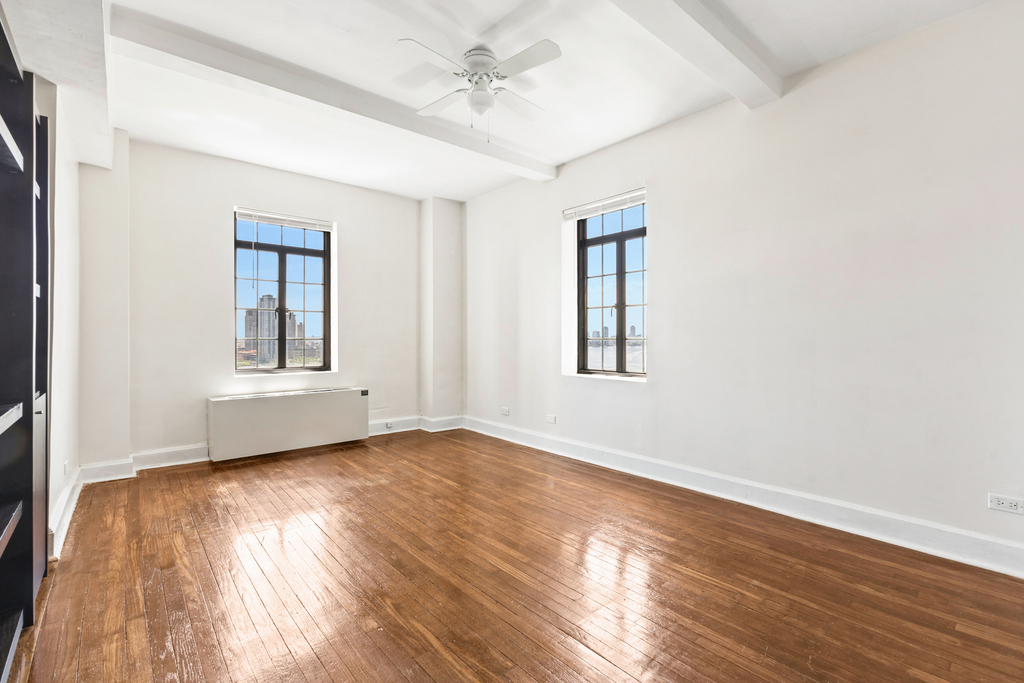 5  Tudor City Pl - Photo 0
