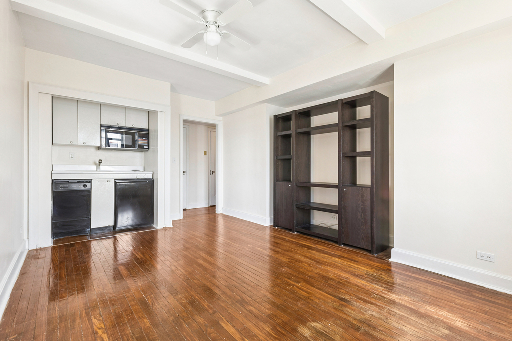 5  Tudor City Pl - Photo 2
