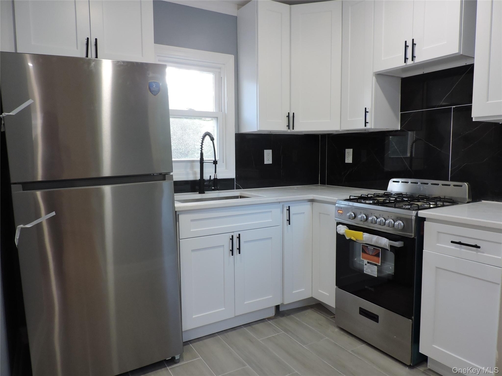 23 Maple Avenue - Photo 2