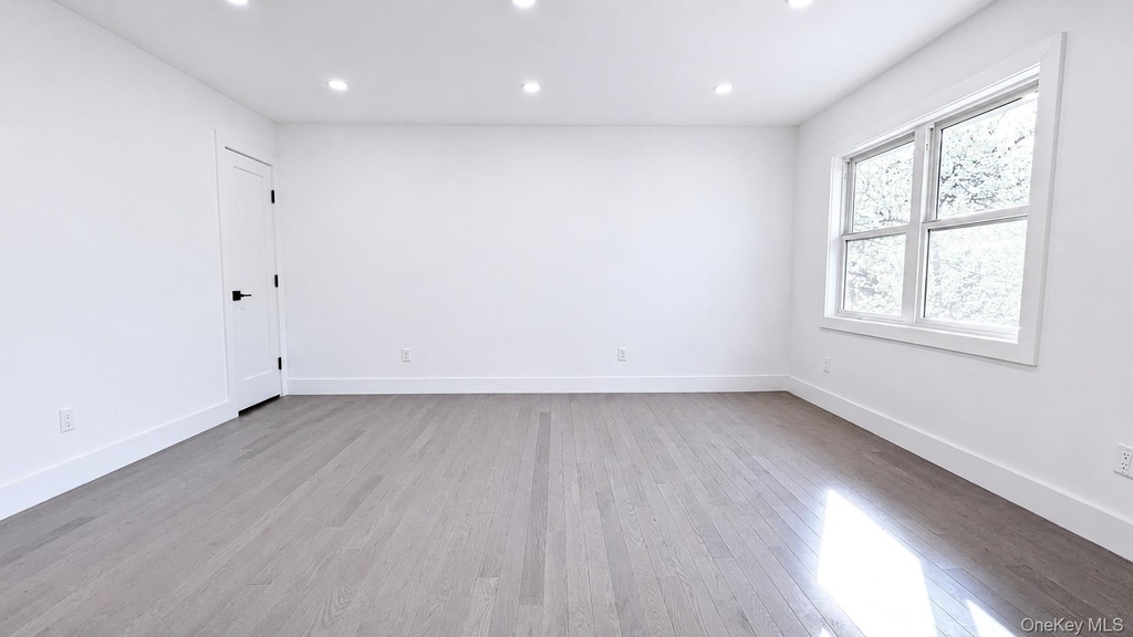 43 Yennicock Avenue - Photo 1