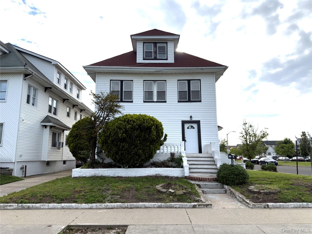 302 West Hudson - Photo 1