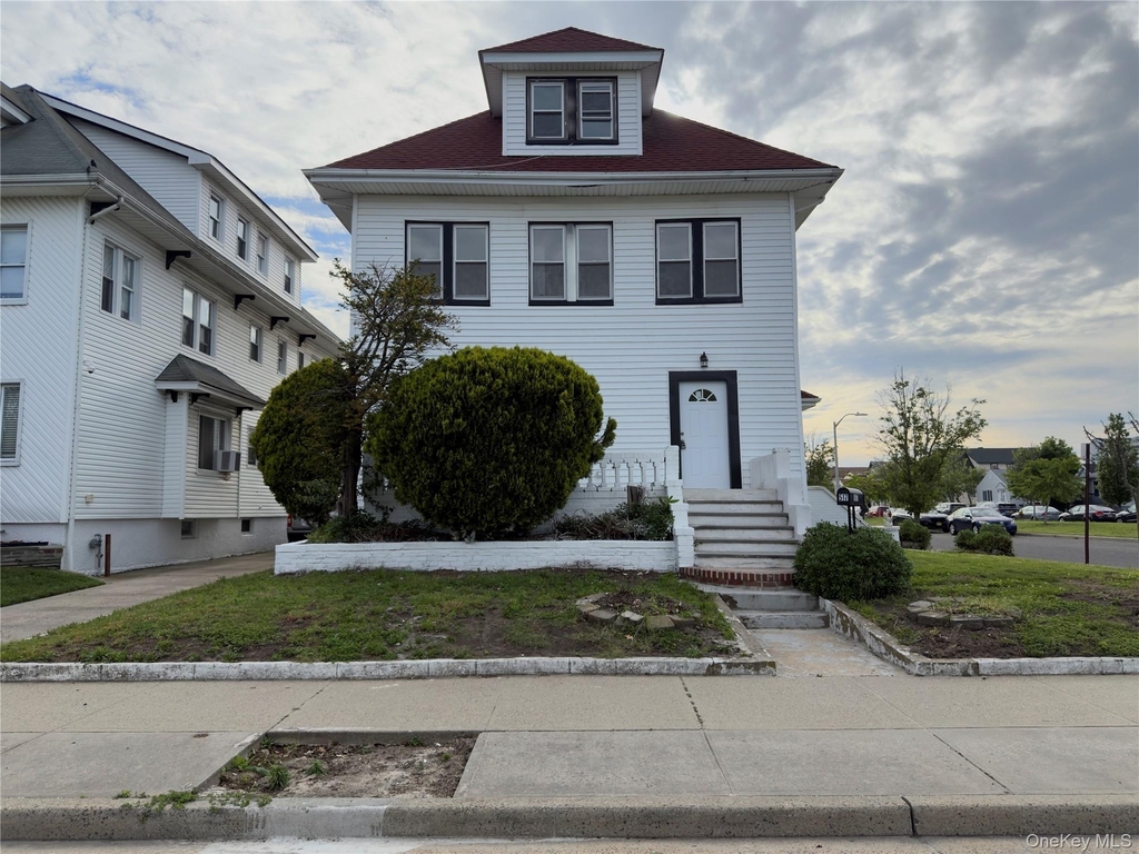 302 West Hudson - Photo 0